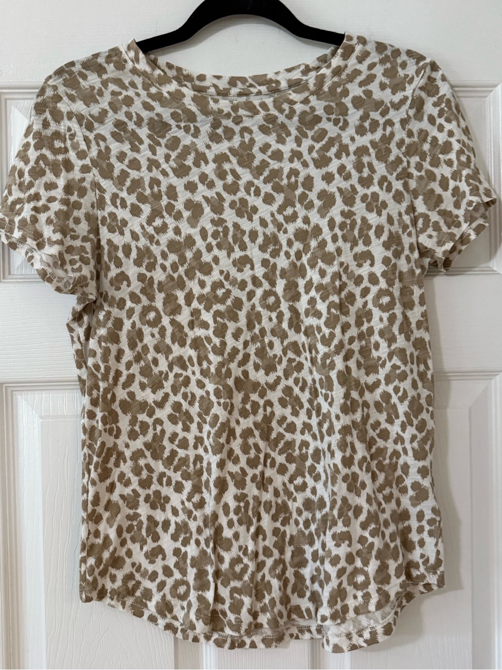 Old Navy Women’s Tan and Beige Leopard Print short sleeve top- Small
